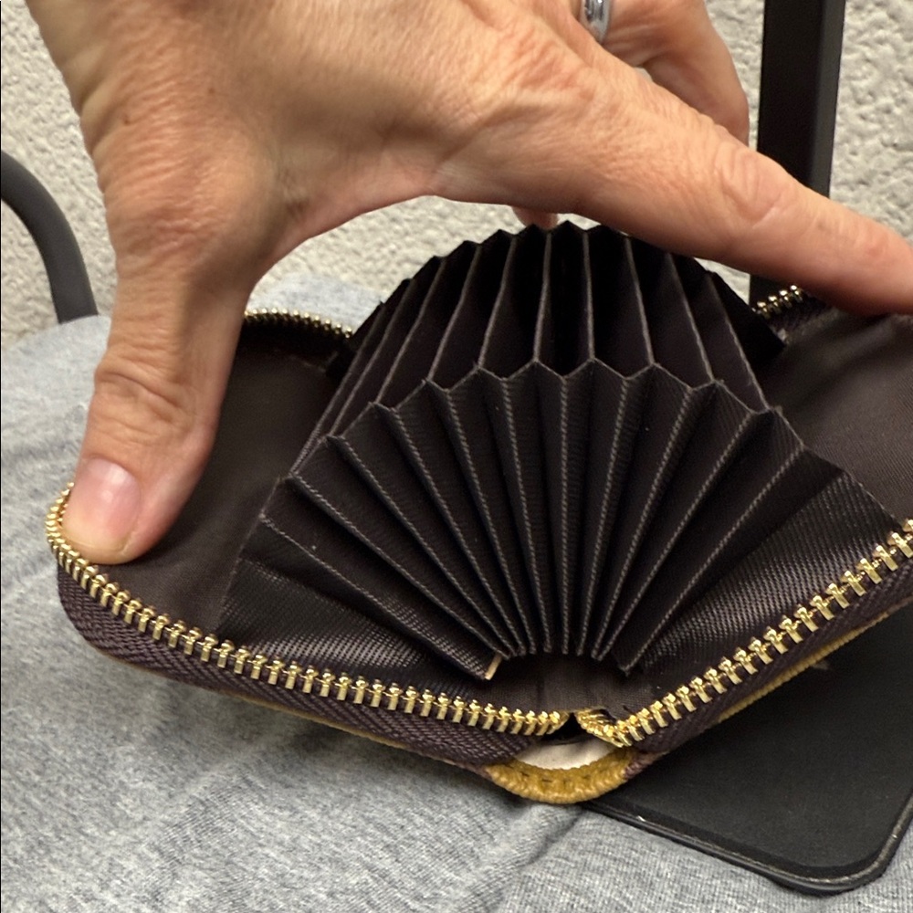 Source Unknown Brown Monogram Wallet - image 7